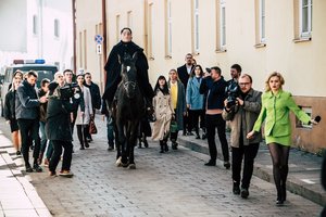 „Klipvid“ triumfavusio grupės „Solo Ansamblis“ klipo „Dansingas“ filmavimo užkulisiai: kūrė dvejus metus