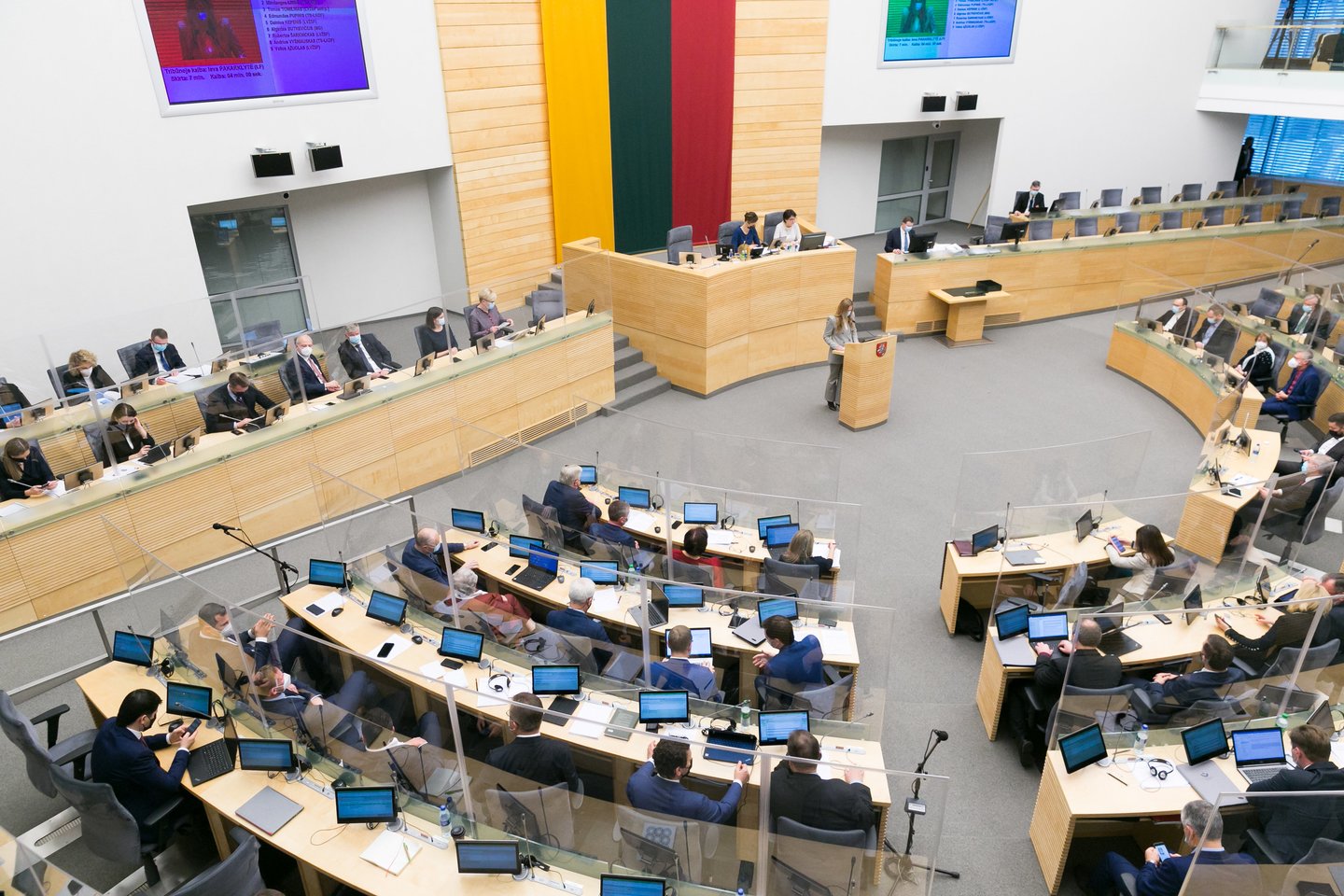 Į pirmą pavasario sesijos posėdį kitą trečiadienį Seimas rinksis gyvai, o vėliau dėl galimybės rengti nuotolinius posėdžius bus sprendžiama atskirai.<br>T.Bauro nuotr.