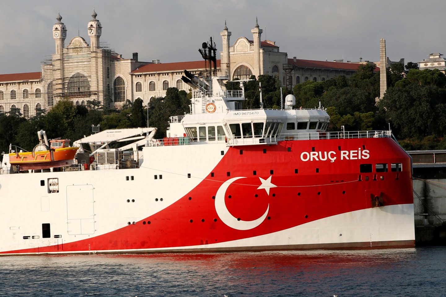 Praeitais metais Turkija pasiuntė „Oruc Reis“ ir karo laivų į ginčijamus vandenis.<br>REUTERS/Scanpix nuotr.