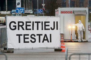 Teismas nepakeitė sprendimo areštuoti greituosius COVID-19 testus pardavusių įmonių lėšas