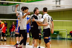 Lietuvos tinklinio čempionato pusfinalių favoritams pakutenti padai