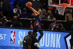 NBA dėjimų konkursas sulaukė ir aštrios kritikos: pažiūrėję įvertinkite, kiek balų skirtumėte šuoliams