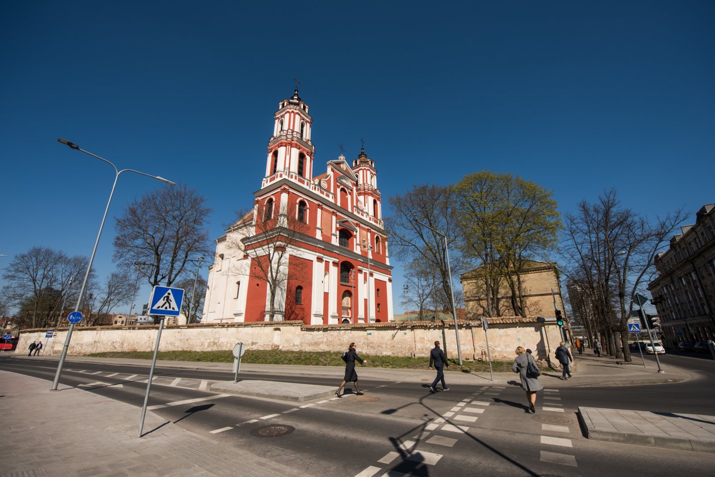 Vilniuje, šalia Lukiškių aikštės esanti Šv. apaštalų Jokūbo ir Pilypo bažnyčios, dominikonų vienuolyno ansamblio bei jau daugiau kaip du dešimtmečiai apleistos buvusios Šv. Jokūbo ligoninės teritorija ypatinga.<br>D.Umbraso nuotr.