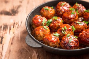 Gudrybės, kurios padės paruošti sultingus ir burnoje tirpstančius mėsos kukulius