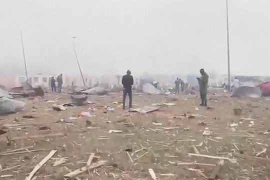 Pusiaujo Gvinėjoje sprogimų šaudmenų sandėliuose aukų padaugėjo iki 98