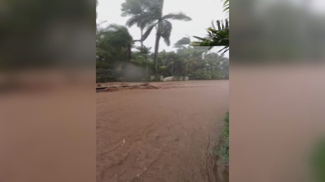 Po gausių liūčių Havajų Maui salą užtvindė potvyniai: pradėta gyventojų evakuacija