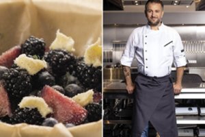 L. Čeprackas pasidalijo lengvo deserto receptu: vaisiai ir uogos, kepti kepimo popieriuje