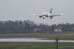 Latvijoje nuo kovo 17 atnaujinami skrydžiai į ES nepriklausančias šalis ir iš jų