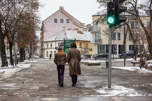 Žinia pėstiesiems: prie šviesoforų lauksite trumpiau – keičiamas šviesoforų darbas