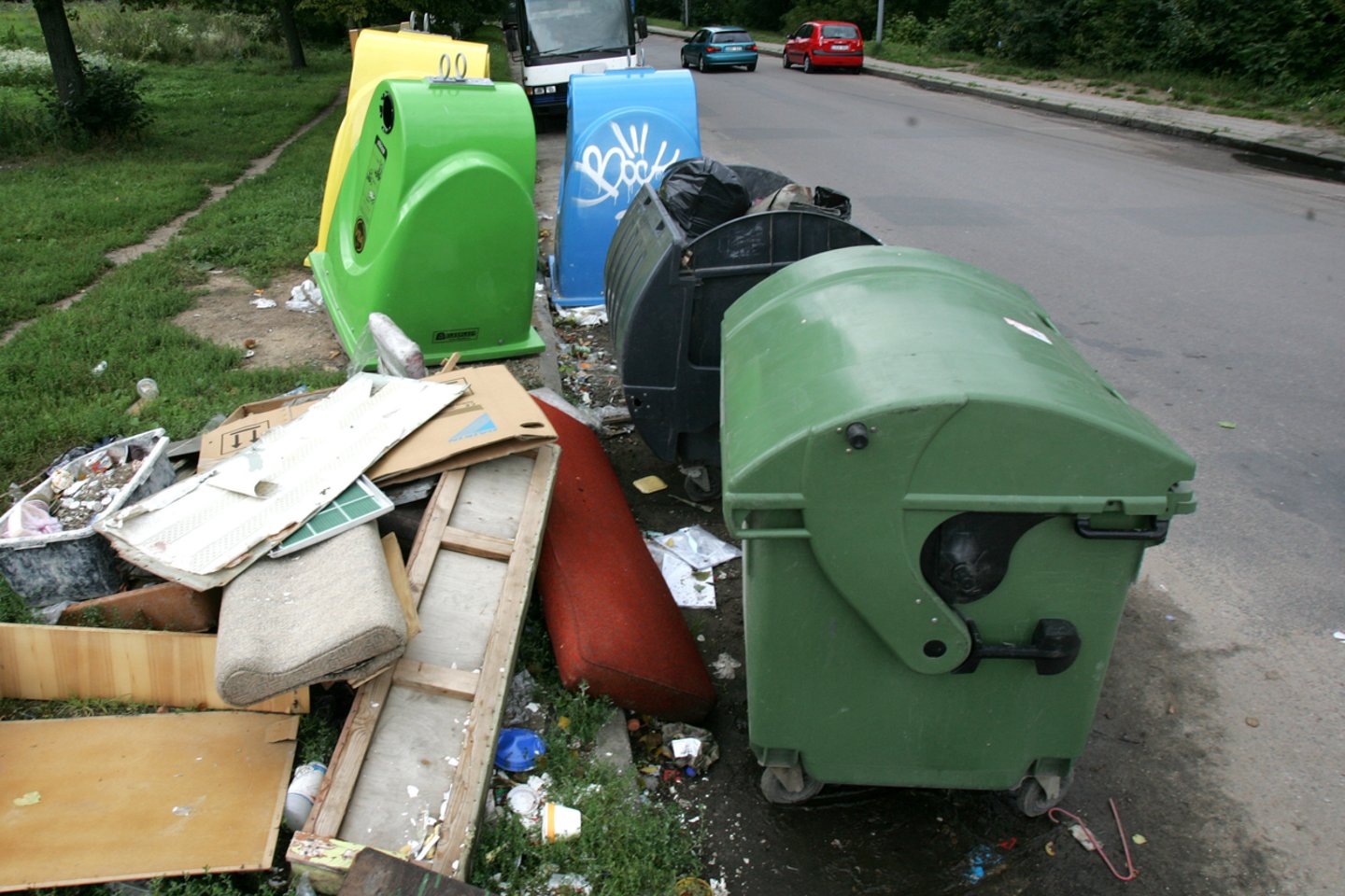 Sudėtinga atliekų tvarkymo sistema supainiojo gyventojus, savivaldybės tapo įkaitėmis.<br>V.Balkūno nuotr.