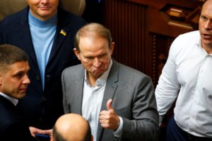 Ukraina, vykdydama tyrimą dėl „tėvynės išdavimo“, apklausė Kremliaus sąjungininką