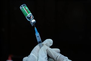 Ukraina dėl vangios vakcinavimo kampanijos kaltina „isteriją prieš skiepus“