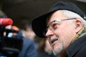 Pastebėjo signalus apie ketinimą naujai išaiškinti istorinę tiesą ir V. Landsbergį įteisinti valstybės vadovu