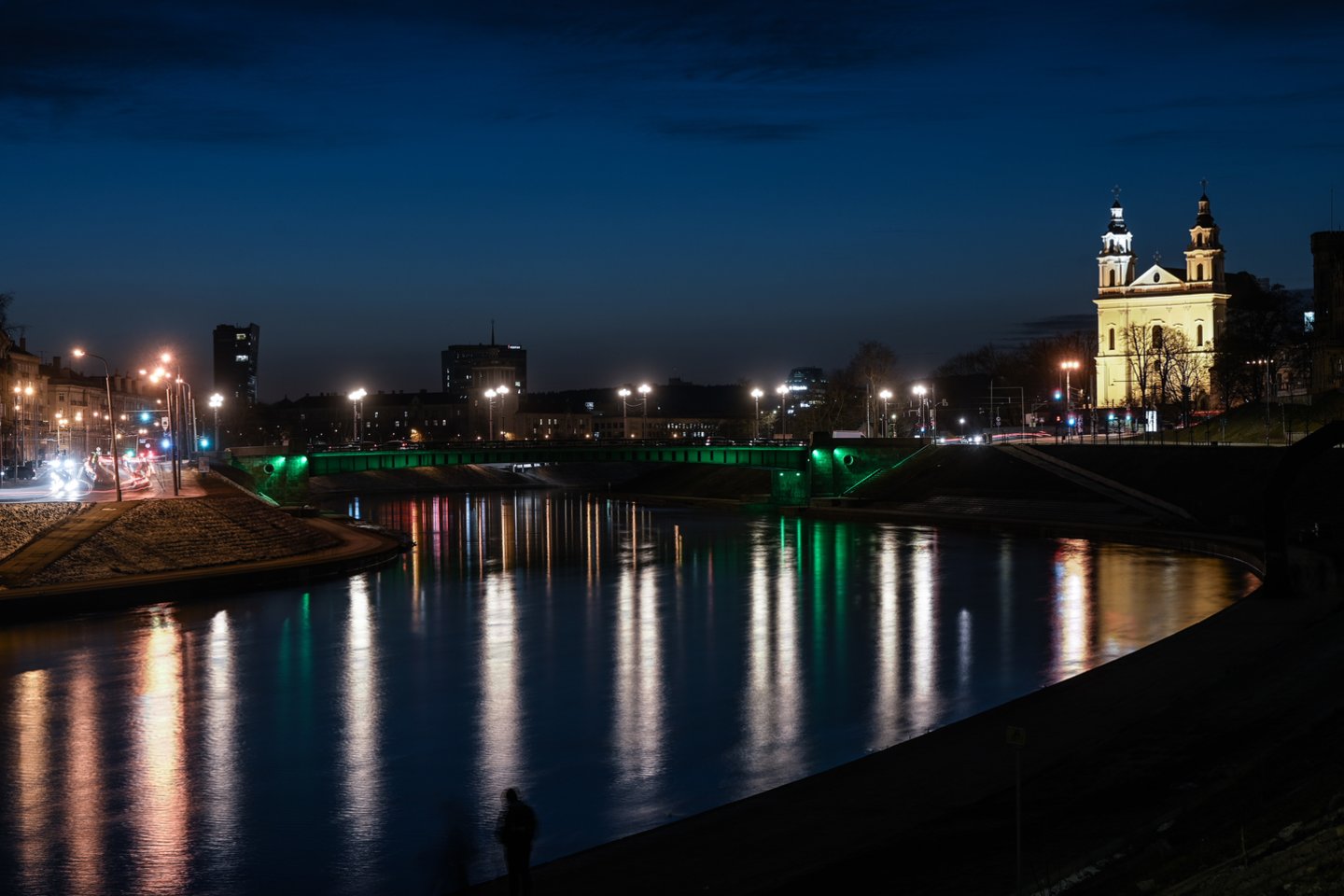  Kovo 11-osios išvakarėse Vilnius nusidažė trispalvės spalvomis.<br> V.Skaraičio nuotr.
