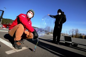 Radijo mėgėjai originaliai pasveikino Lietuvą: aplink pasaulį keliauja lietuviškas balionas