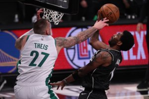 NBA naktis: K. Irvingo sezono rungtynės ir T. Snello dūris su sirena