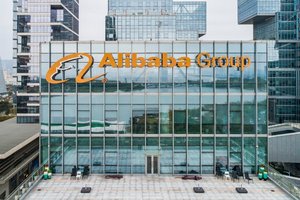 Kinija užsimojo prekybos milžinei „Alibaba“ skirti rekordinę dydžio baudą 