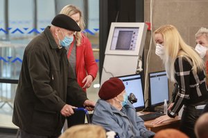 Po žinios apie kai kuriose Europos šalyse stabdomą skiepijimą „AstraZeneca“ vakcina – Lietuvos verdiktas