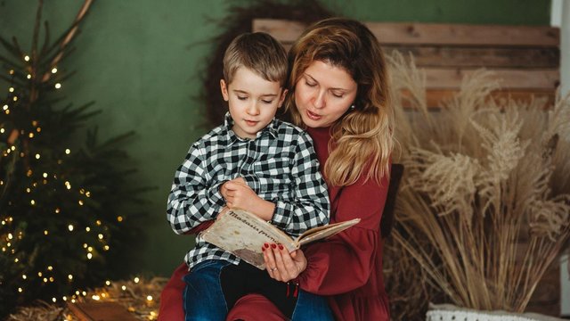 Mama Simona dalijasi paprastais patarimais, kaip vaikus išmokyti pamilti skaitymą 