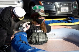 Ne kasdien pasitaikantis pasiaukojimas – kad išgelbėtų mylimą restoraną, kaskadininkas parą mirko pupelių padaže