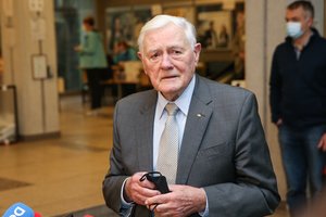 Valdas Adamkus paskiepytas antra vakcinos nuo COVID-19 doze