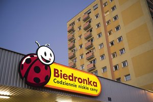 Lenkijos parduotuvių tinklas „Biedronka“ pradės pardavinėti greituosius COVID-19 testus
