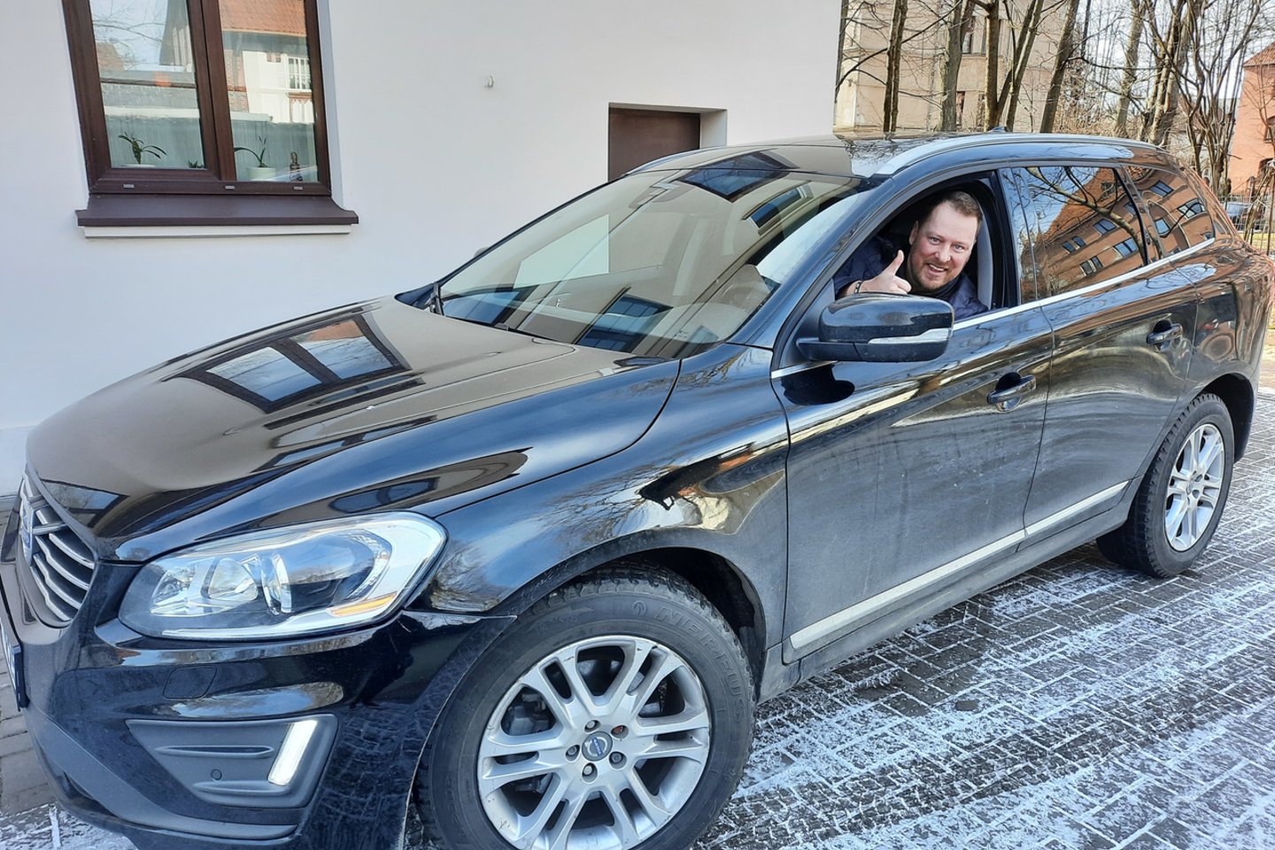 V.Tarasovas džiaugiasi įsigijęs „Volvo XC60“.<br>Nuotr. iš asmeninio albumo.