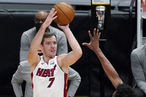 NBA naktis: G. Dragičiaus dominavimas ketvirtajame kėlinyje bei prancūzų bokšto blokai