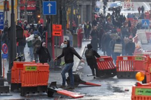 Belgijoje per „Black Lives Matter“ protestą prasiveržė smurtas ir plėšikavimas