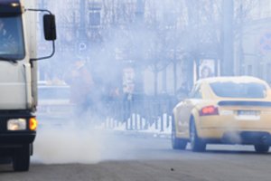 Vokietijos ministras nori iki 2035 m. atsisakyti automobilių su vidaus degimo varikliais