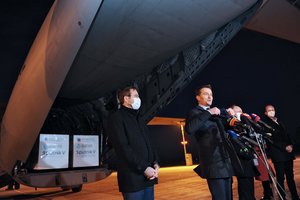 Po „Sputnik V“ vakcinos įsigijimo – politinė suirutė: griūva koalicija, atsistatydino sveikatos ministras