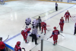 Nelaimė Rusijoje: ritulys pataikė į žaidėjo galvą, medikai kovoja dėl sportininko gyvybės