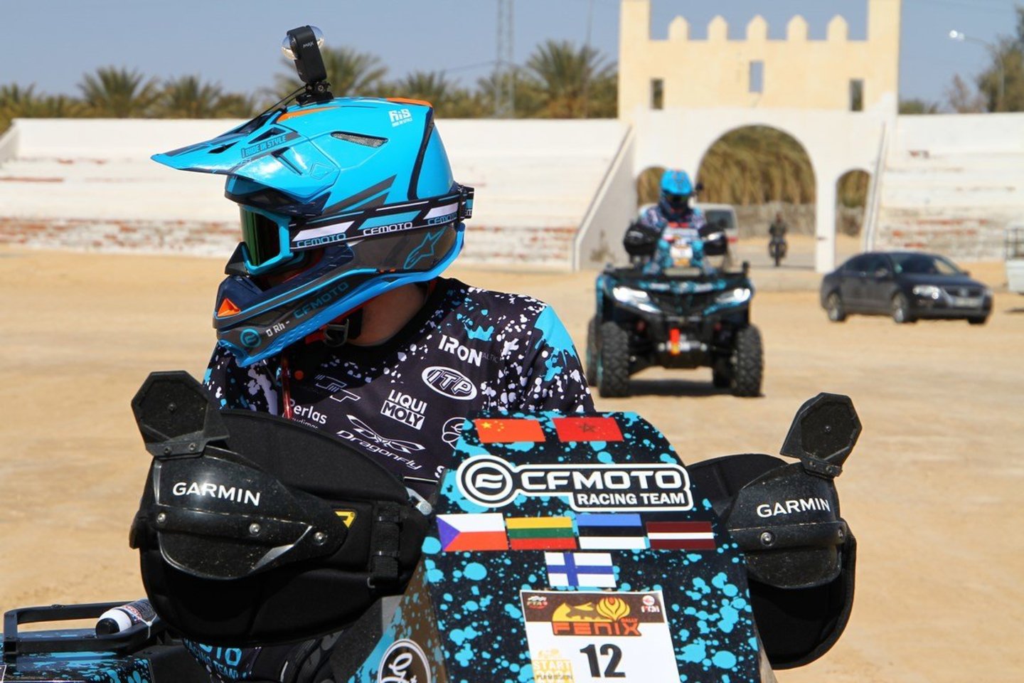 Sekmadienį Tunise duotas startas Fenikso raliui, kuriame dalyviai varžosi motociklais, keturračiais, motobagiais bei visureigiais.<br>M.Kunigiškio nuotr.
