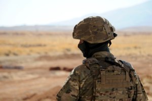 Trys NVO skelbia apie bylą prieš karinę bendrovę „Wagner“ dėl sulaikytojo kankinimo Sirijoje