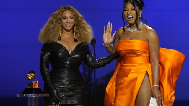 „Grammy“ apdovanojimai pažėrė malonių netikėtumų: pagrindines statulėles susišlavė moterys