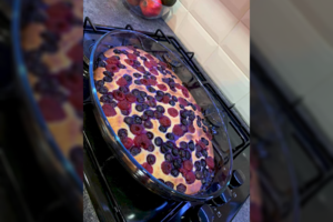 Lengvai ir greitai pagaminamas varškės apkepas su bananais