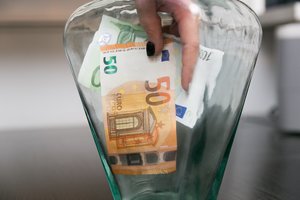 Elektroninių pinigų ir mokėjimo įstaigos: mokėjimo operacijų suma pernai trigubėjo – viršijo 50 mlrd. eurų