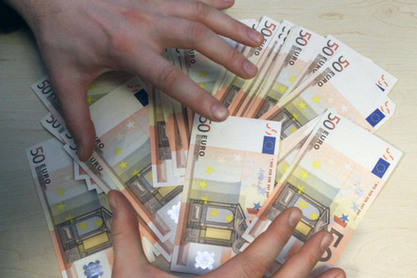 Mokėjimo operacijų suma pernai trigubėjo – viršijo 50 mlrd. eurų.<br>M.Patašiaus nuotr.