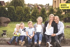 Vaikinui į akį krito liūdna degalinės darbuotoja: meilės istorija nepalieka abejingų