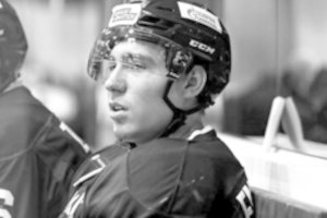 Per rungtynes sunkiai sužeistas 19-metis Rusijos ledo ritulininkas neišgyveno