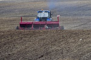 Vyriausybėje – siūlymas pratęsti pagalbos priemonę ūkininkams, užtikrinant draudimo nuo stichinės sausros prieinamumą