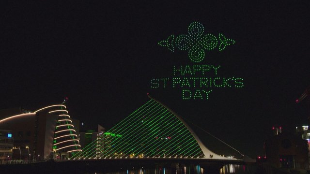 Airija originaliai paminėjo Šv. Patriko dieną: naktinį dangų raižė 500 dronų