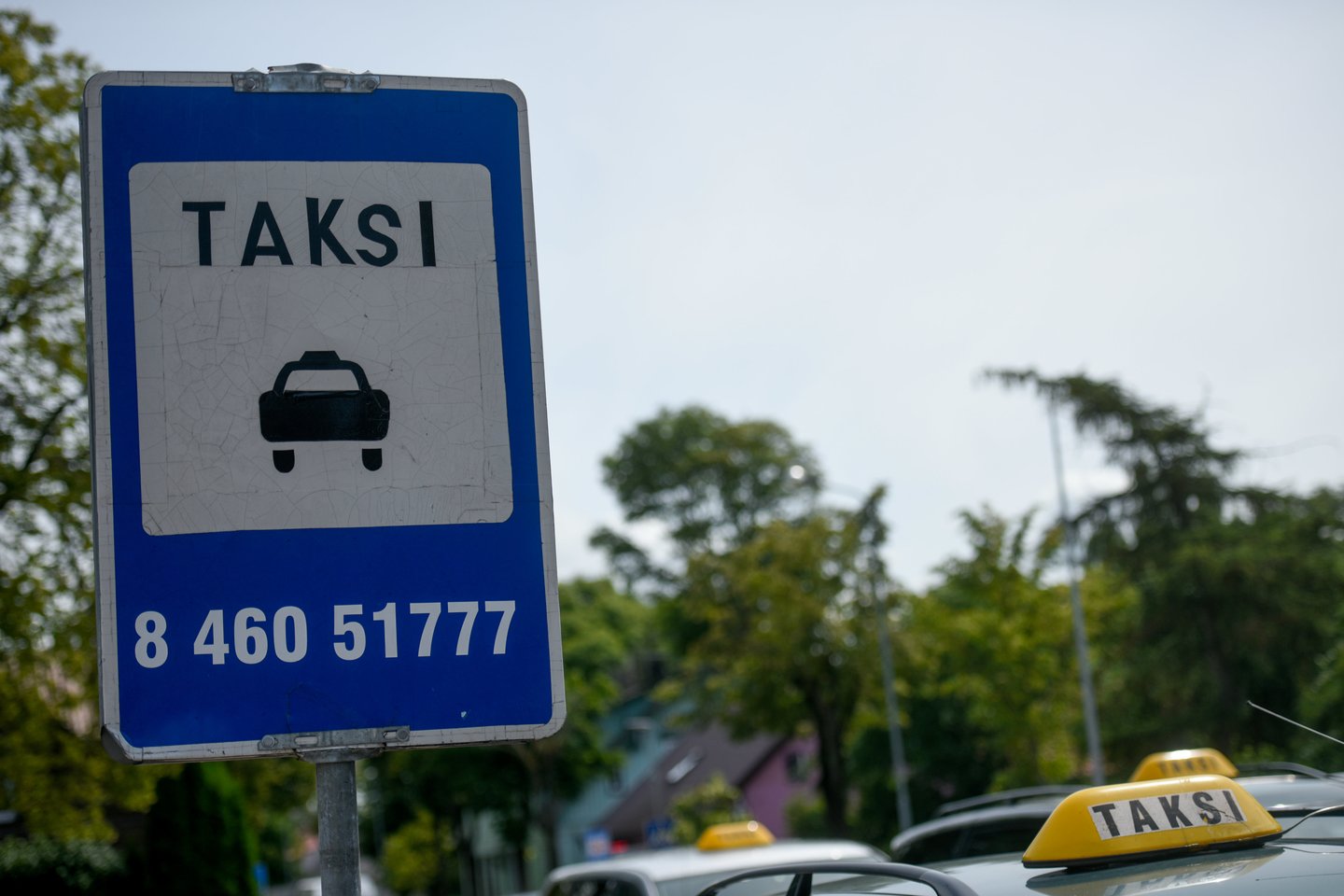 Lietuvoje taksi ar pavėžėjimo įmonės neteikia paslaugų judėjimo negalią turintiems žmonėms, nes nėra nei valstybės paramos tokiai paslaugai, nei pakankamos paklausos.<br>D.Umbraso nuotr.