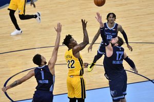 J. Morantas išplėšė J. Valančiūnui ir „Grizzlies“ pergalę