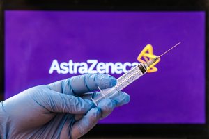 Europos vaistų agentūra ketvirtadienį spręs dėl „AstraZeneca“ vakcinos saugumo