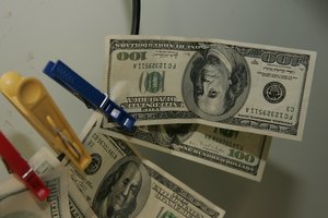 Dėl pandemijos pasaulio ekonomikoje atsivėrė 10 trln. dolerių dydžio skylė