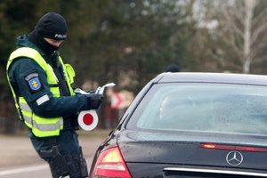 Pareigūnai stebisi vairuotojų drąsa: su promilėmis atvažiuoja tiesiai į policijos patikros postus