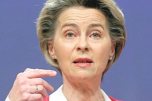 Vakcinų karas tęsiasi: ES planuoja inicijuoti ginčo su „AstraZeneca“ sprendimo procesą