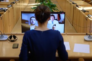 Prieš pat balsavimą dėl privalomo darbuotojų testavimo – nutrauktas Seimo posėdis