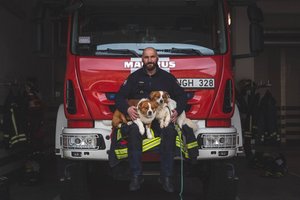 Neįprasta Panevėžio ugniagesių fotosesija su gyvūnais: prašo padėti